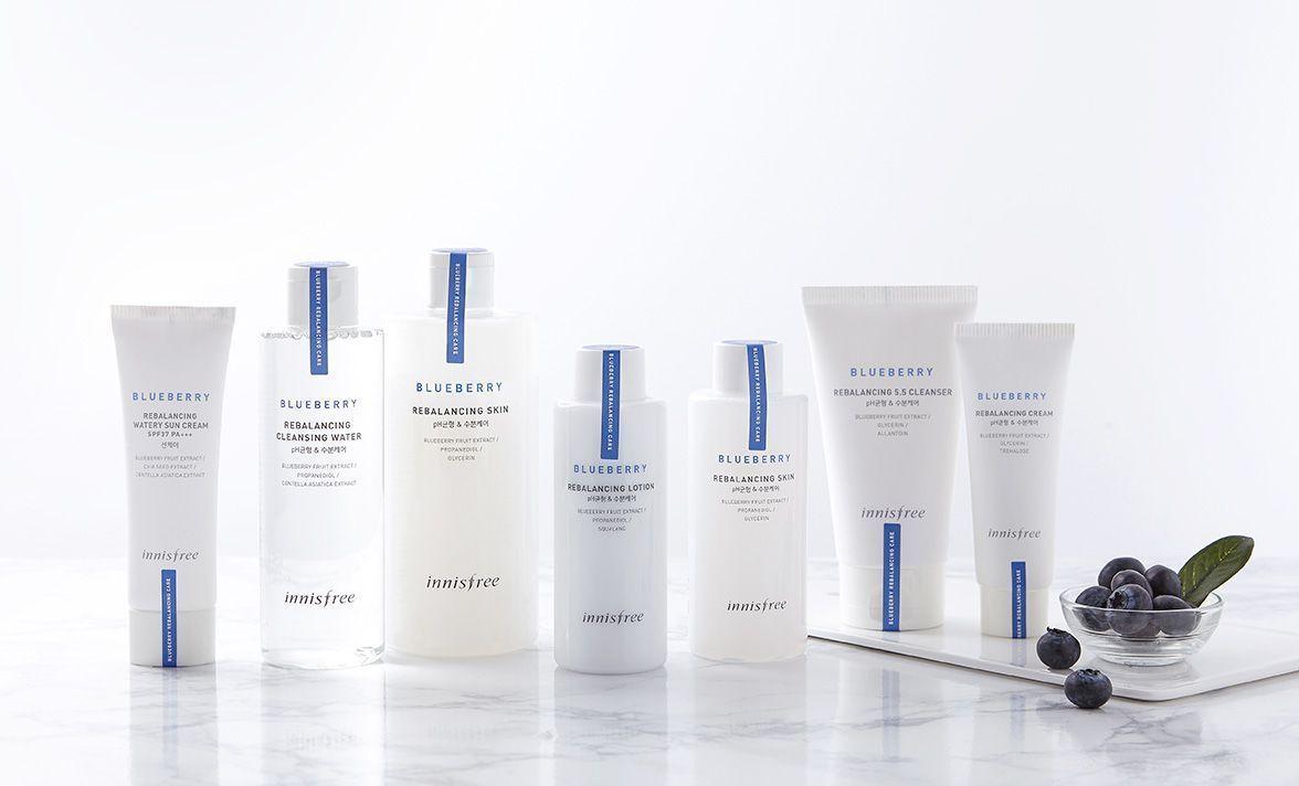 Close-up of innisfree Blueberry Rebalancing Skin texture on a plate, showing the product's clear, hydrating formula.